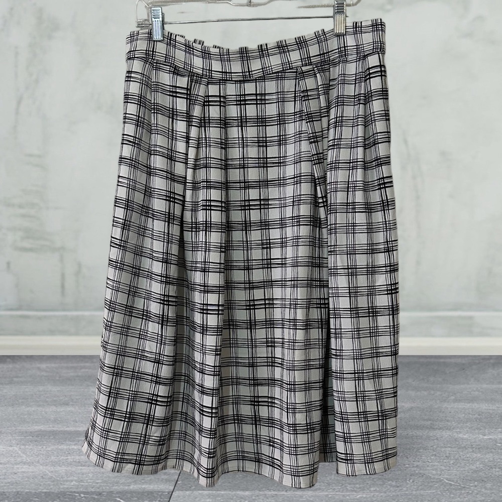 Black and white midi skirt